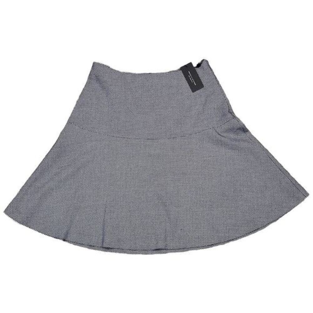 NWT: Tommy Hilfiger Size 6 Black White Geometric Print Flared‎ Skirt ( g-248)